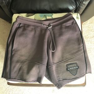 Alphalete Varsity Shorts size L inaka youngla gymshark